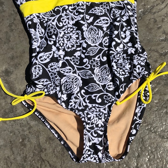 DOWNEAST Black White, Yellow Suit Sz Sm - Picture 2 of 8